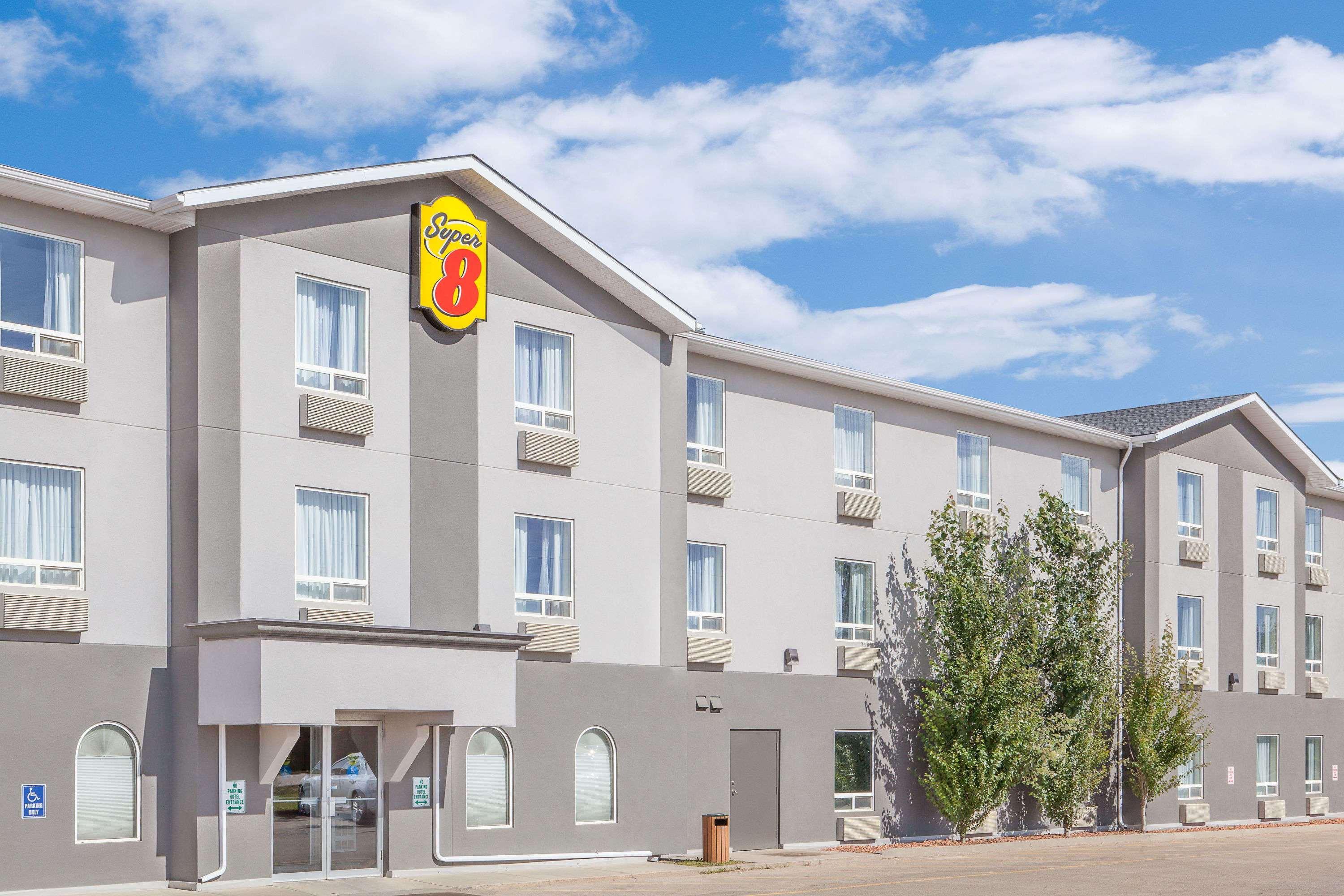 Super 8 By Wyndham Athabasca Ab Hotel Ngoại thất bức ảnh