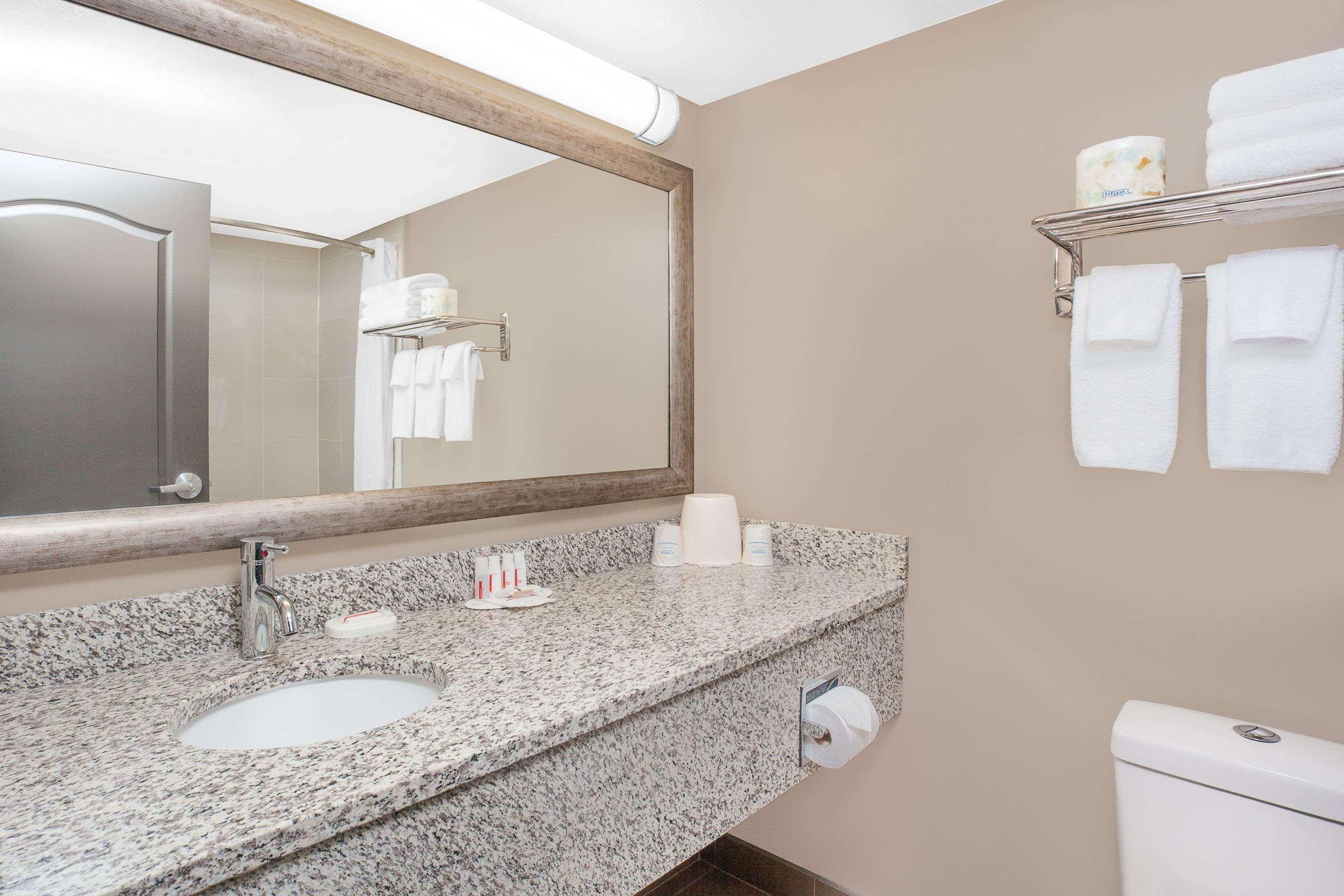 Super 8 By Wyndham Athabasca Ab Hotel Ngoại thất bức ảnh