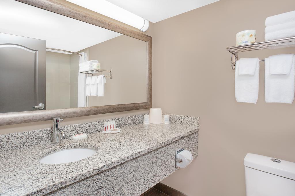 Super 8 By Wyndham Athabasca Ab Hotel Ngoại thất bức ảnh